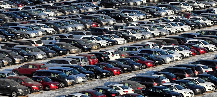 Azerbaijan sharply reduces car import